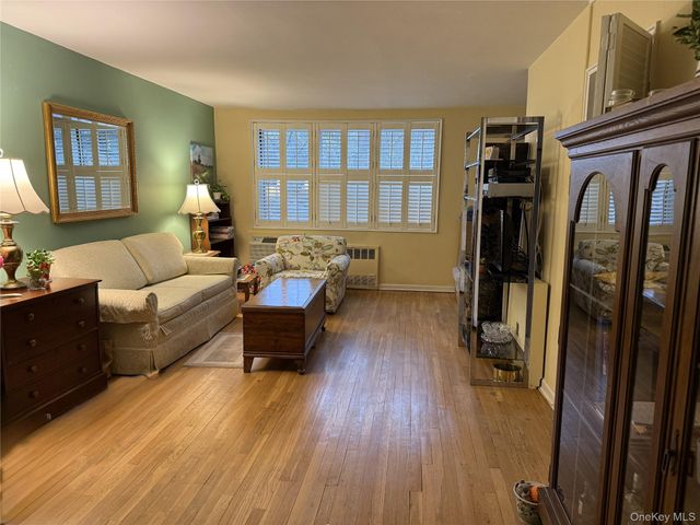 76 DeHaven Drive 3M, Yonkers, NY 10703