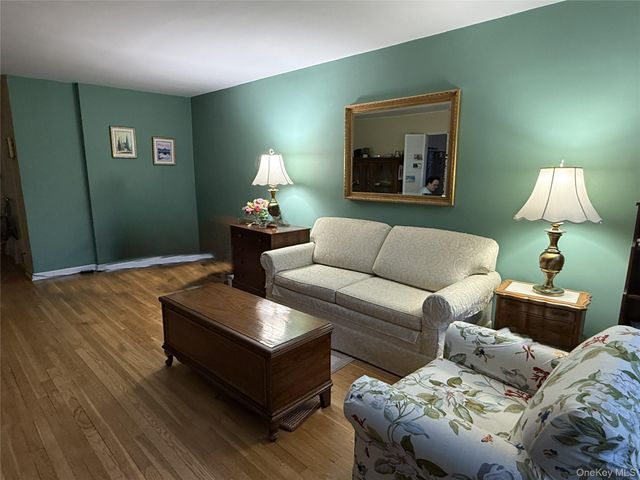 76 DeHaven Drive 3M, Yonkers, NY 10703