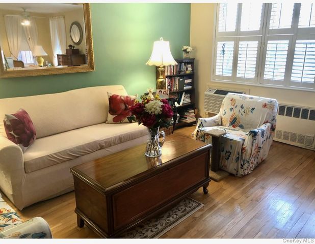 76 DeHaven Drive 3M, Yonkers, NY 10703