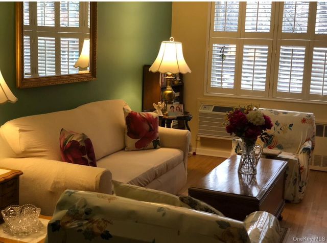 76 DeHaven Drive 3M, Yonkers, NY 10703