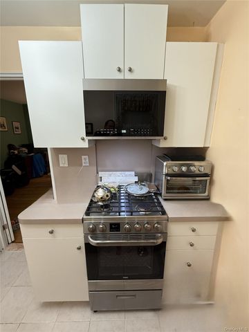 76 DeHaven Drive 3M, Yonkers, NY 10703