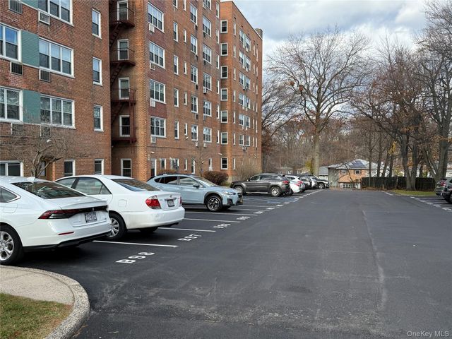 76 DeHaven Drive 3M, Yonkers, NY 10703