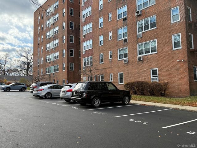 76 DeHaven Drive 3M, Yonkers, NY 10703