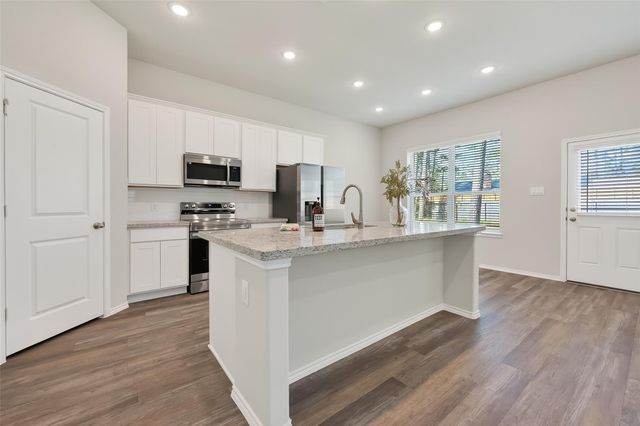 1452 Glen Oaks, Conroe, TX 77385