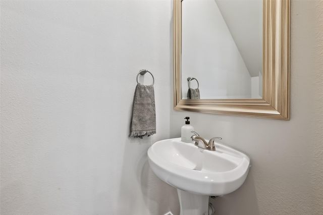 1452 Glen Oaks, Conroe, TX 77385