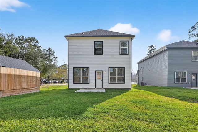 1452 Glen Oaks, Conroe, TX 77385