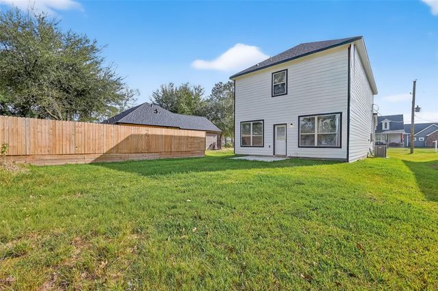 1452 Glen Oaks, Conroe, TX 77385