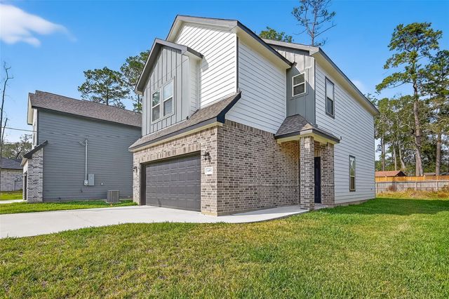 1452 Glen Oaks, Conroe, TX 77385