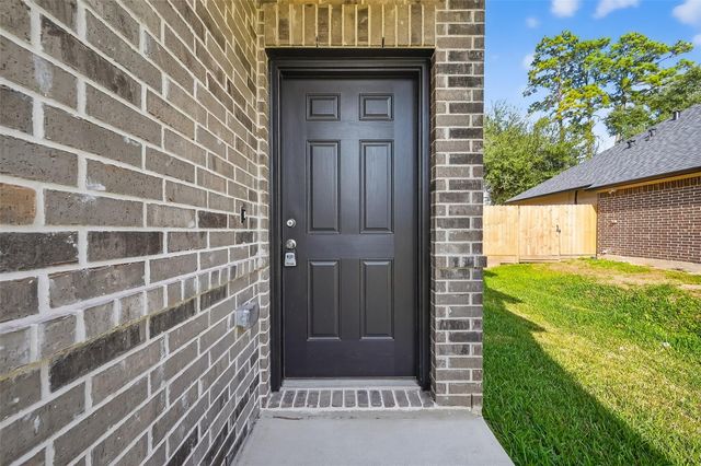 1452 Glen Oaks, Conroe, TX 77385