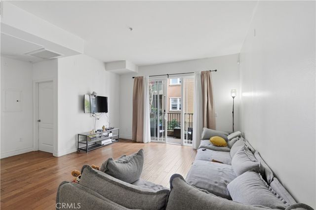 917 S New Hampshire 301, Los Angeles, CA 90006