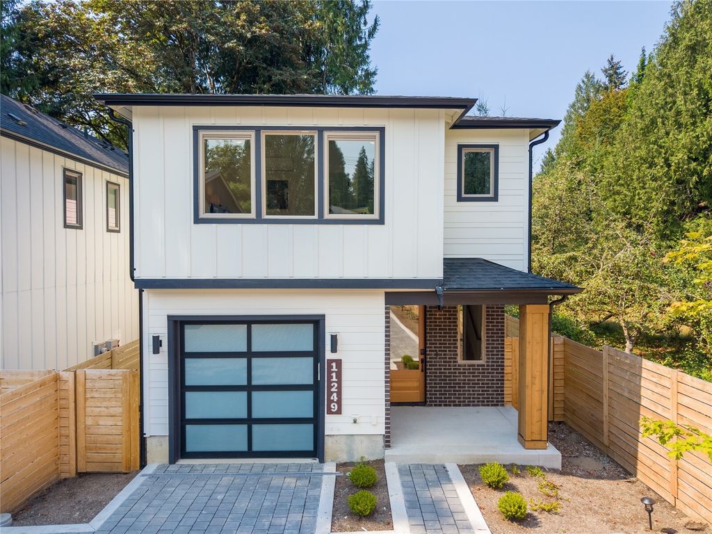 11249 108th Avenue NE, Kirkland, WA 98033