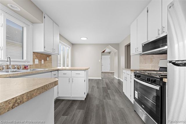 24236 Shakespeare Avenue, Eastpointe, MI 48021