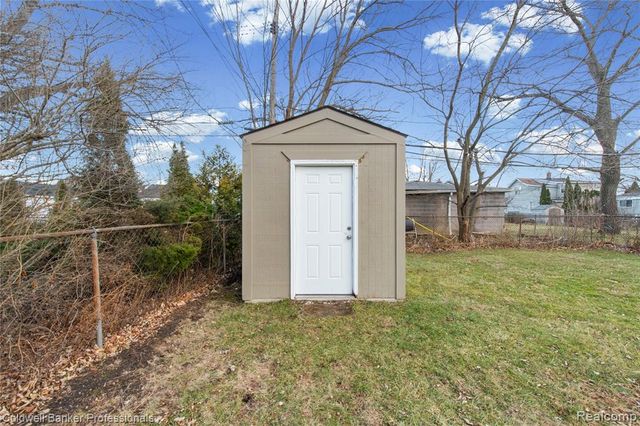 24236 Shakespeare Avenue, Eastpointe, MI 48021