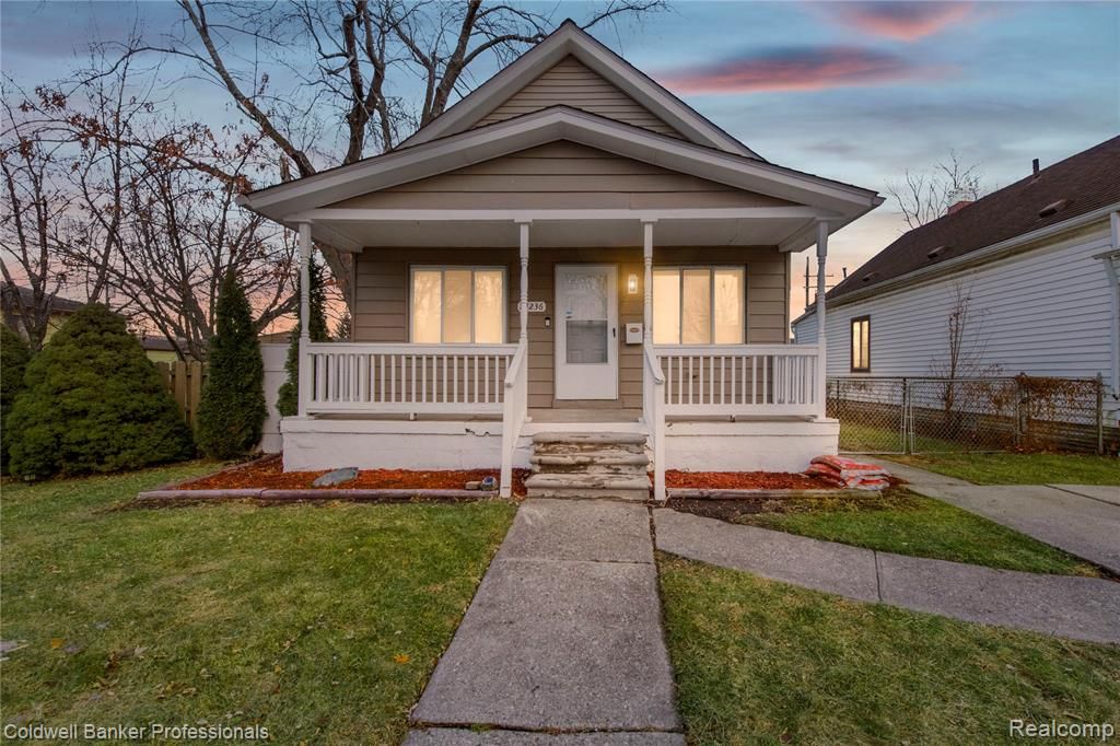 24236 Shakespeare Avenue, Eastpointe, MI 48021