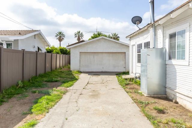 920 N Brand, San Fernando, CA 91340