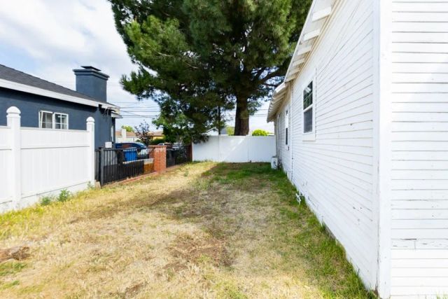 920 N Brand, San Fernando, CA 91340