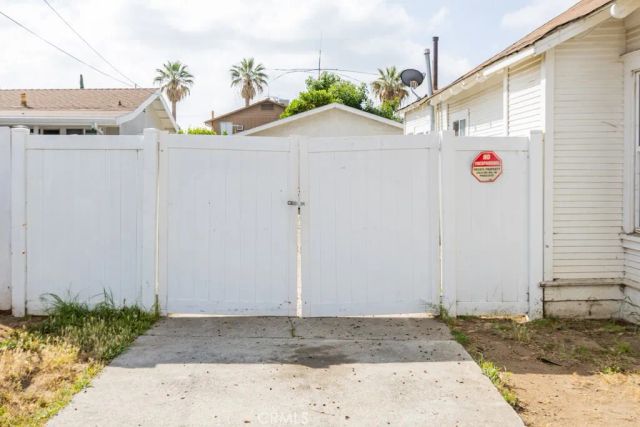 920 N Brand, San Fernando, CA 91340