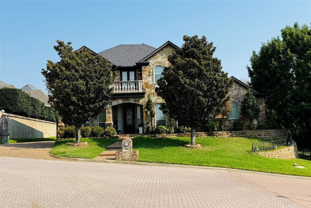 9129 Nob Hill Drive, North Richland Hills, TX 76182