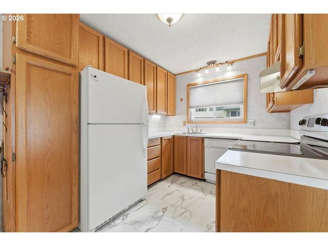 15037 Ne SISKIYOU Ct, Portland, OR 97230