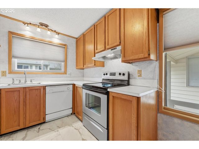 15037 Ne SISKIYOU Ct, Portland, OR 97230