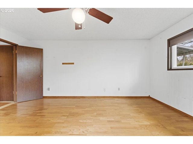 15037 Ne SISKIYOU Ct, Portland, OR 97230