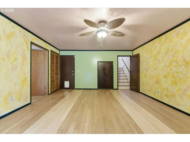 15037 Ne SISKIYOU Ct, Portland, OR 97230