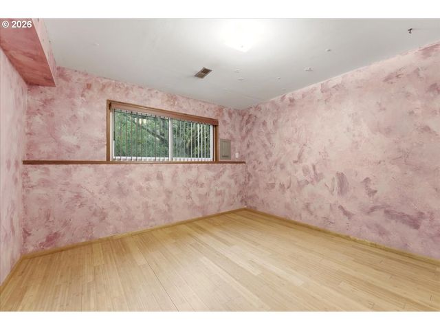 15037 Ne SISKIYOU Ct, Portland, OR 97230