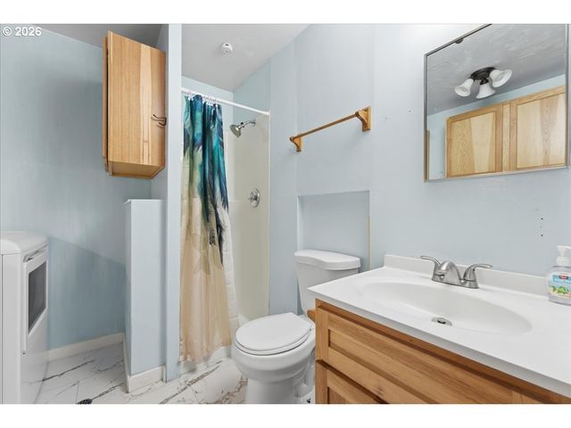 15037 Ne SISKIYOU Ct, Portland, OR 97230