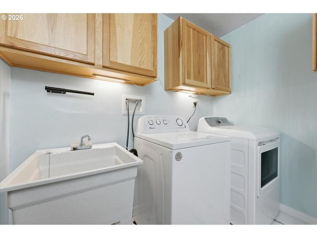 15037 Ne SISKIYOU Ct, Portland, OR 97230