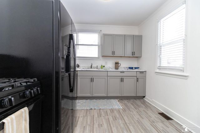 35247 Currier Street, Wayne, MI 48184