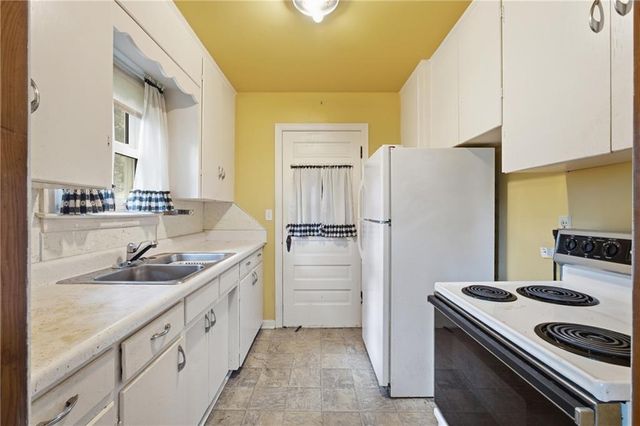 9209 E 67th Terrace, Raytown, MO 64133