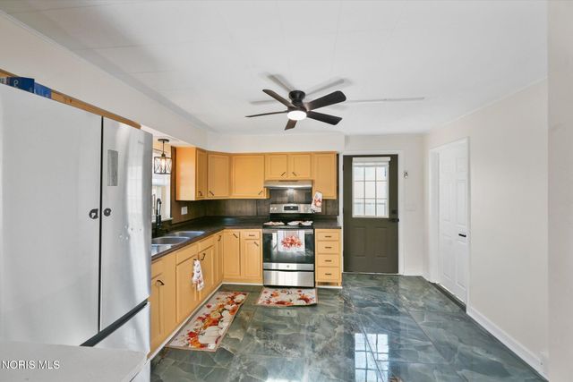 102 N Grove Street, Walbridge, OH 43465