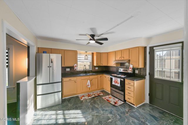 102 N Grove Street, Walbridge, OH 43465