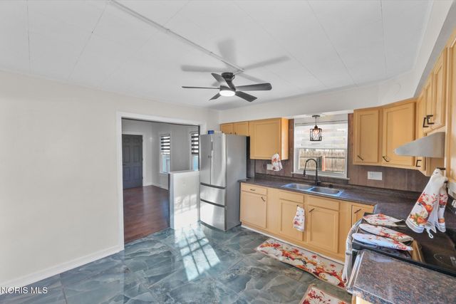 102 N Grove Street, Walbridge, OH 43465