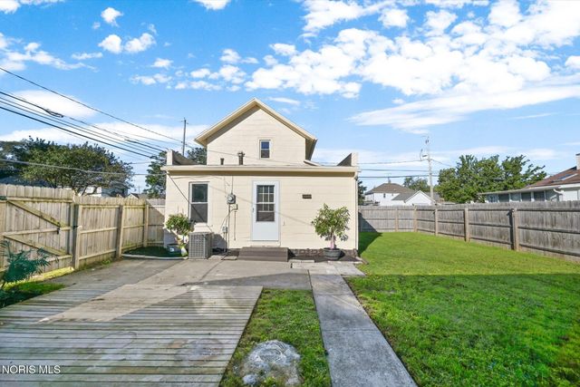 102 N Grove Street, Walbridge, OH 43465