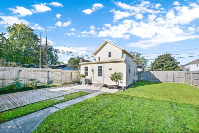 102 N Grove Street, Walbridge, OH 43465