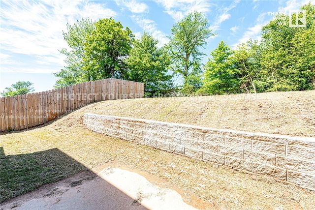 505 W Laurel Avenue, Rogers, AR 72758