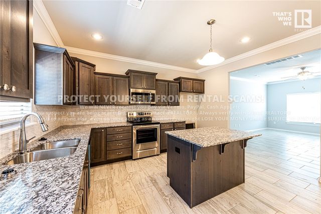 505 W Laurel Avenue, Rogers, AR 72758