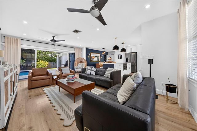 5431 SW 1st St, Plantation, FL 33317