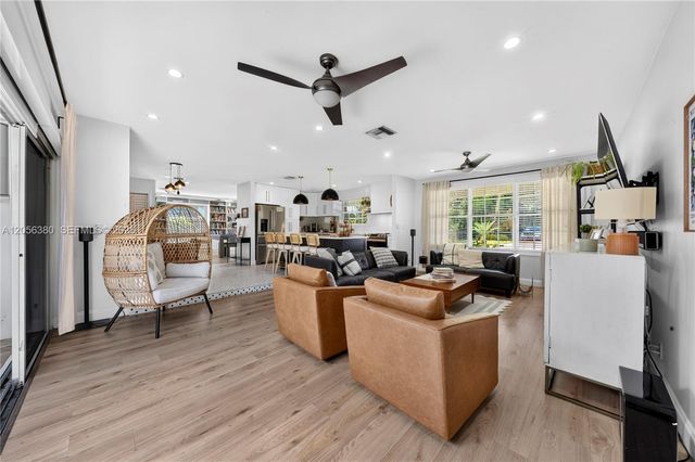 5431 SW 1st St, Plantation, FL 33317