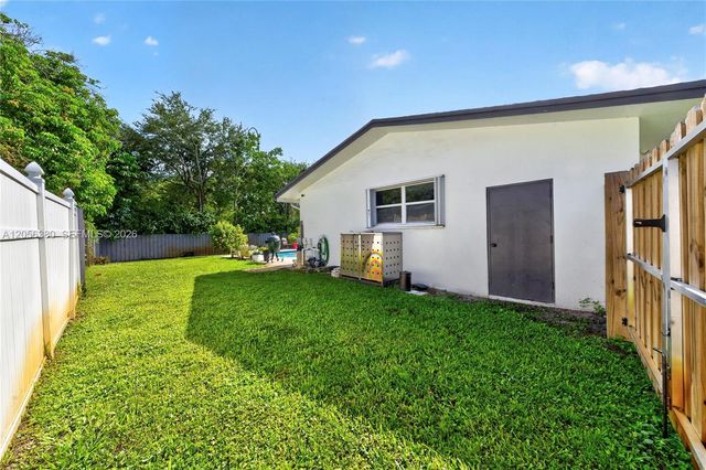 5431 SW 1st St, Plantation, FL 33317