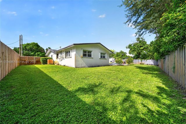 5431 SW 1st St, Plantation, FL 33317