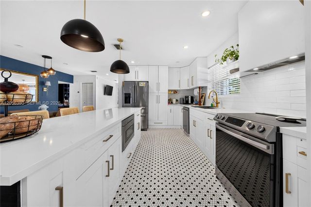 5431 SW 1st St, Plantation, FL 33317