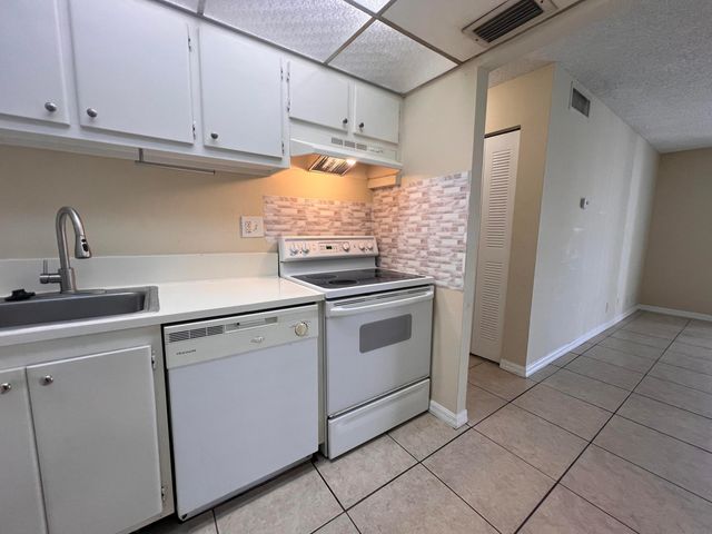 409 EXECUTIVE CENTER Drive 211, West Palm Beach, FL 33401