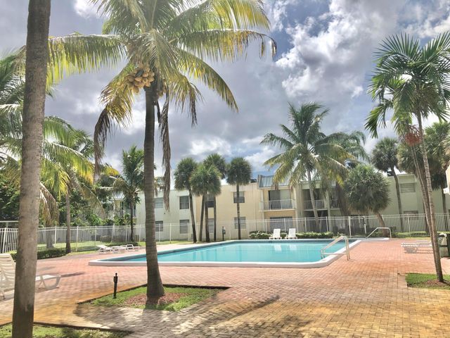 409 EXECUTIVE CENTER Drive 211, West Palm Beach, FL 33401
