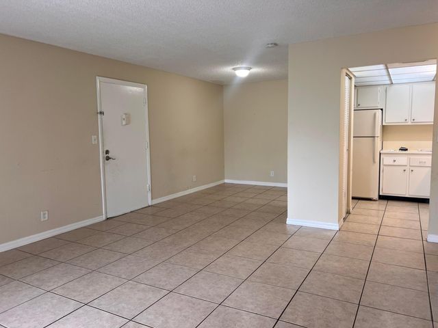 409 EXECUTIVE CENTER Drive 211, West Palm Beach, FL 33401