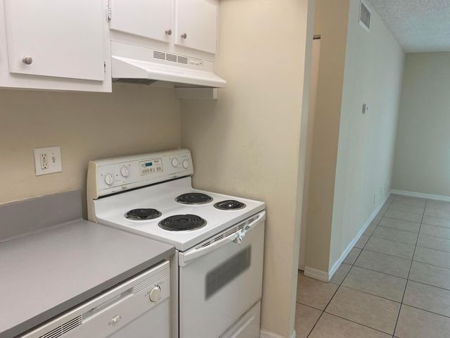 409 EXECUTIVE CENTER Drive 211, West Palm Beach, FL 33401