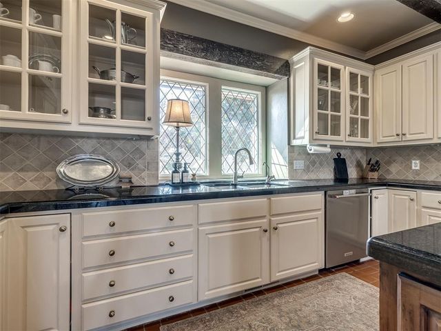 5812 Country Club Drive, Edmond, OK 73025