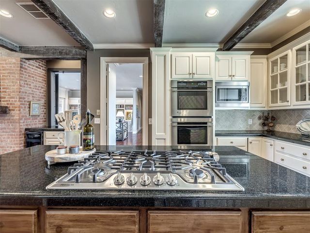5812 Country Club Drive, Edmond, OK 73025