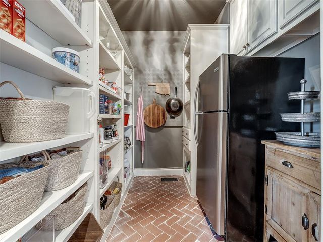 5812 Country Club Drive, Edmond, OK 73025
